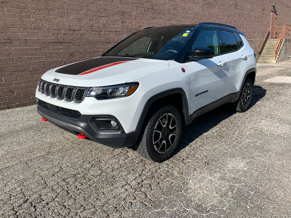 Bright White Clearcoat 2025 Jeep Compass SUV / Crossover Four-Wheel Drive 8-Speed Automatic