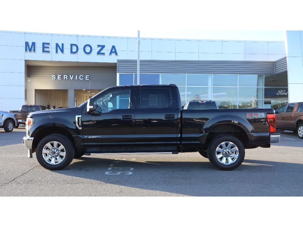 Agate Black Metallic 2021 Ford F-250 Super Duty XLT Crew Cab 4WD Pickup Truck Four-Wheel Drive Automatic