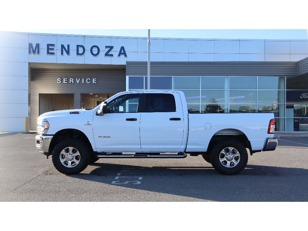 Bright White Clearcoat 2024 RAM 2500 Big Horn Crew Cab 4WD Pickup Truck Four-Wheel Drive 6-Speed Automatic