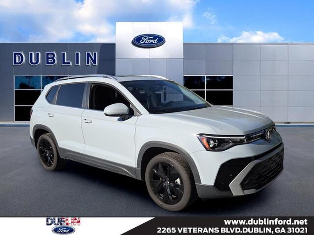  2025 Volkswagen Taos SE FWD   
