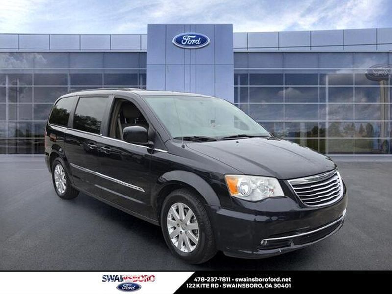 Brilliant Black Crystal Pearlcoat 2013 Chrysler Town & Country Touring FWD Minivan Front-Wheel Drive 6-Speed Automatic