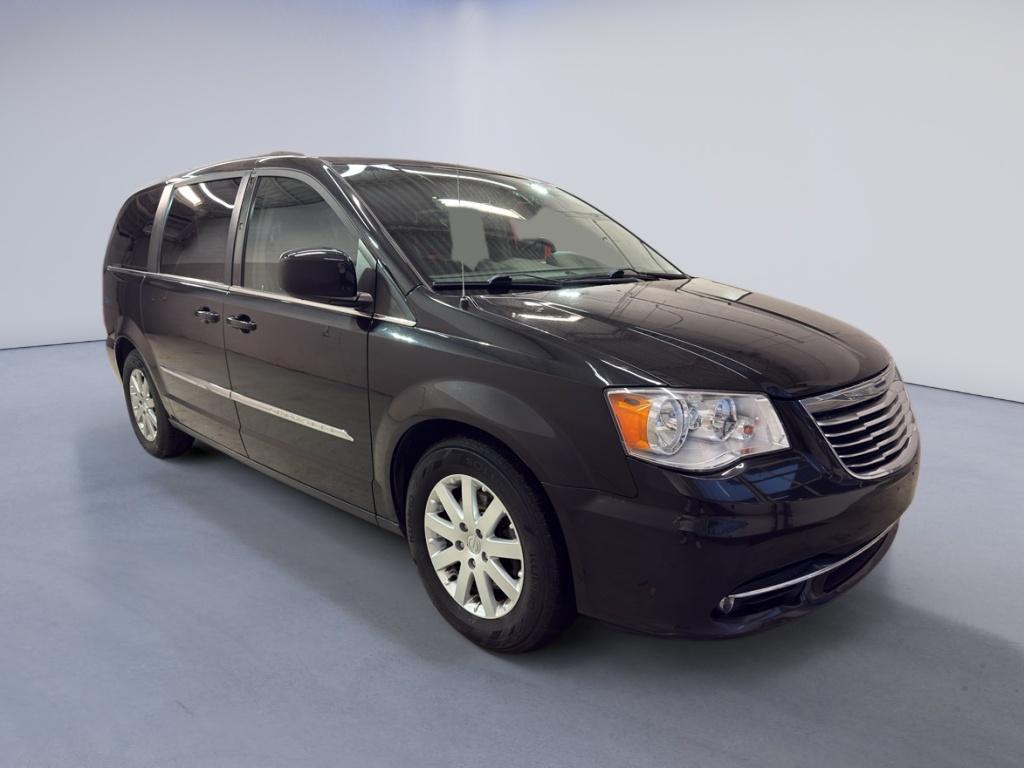 2016 Chrysler Town & Country Touring FWD