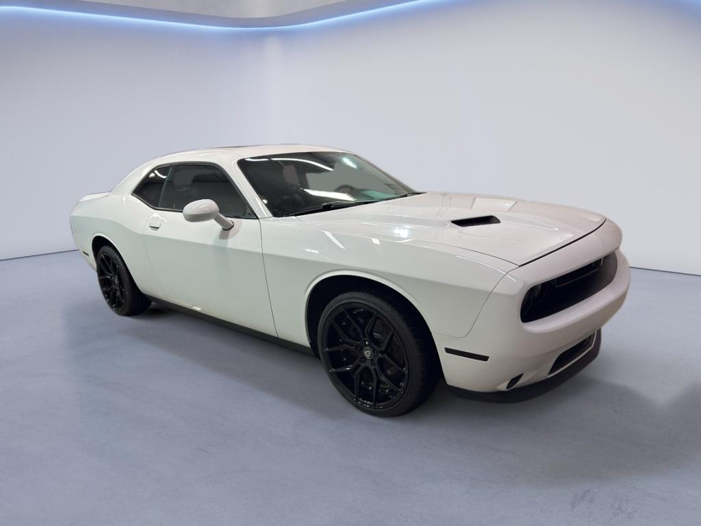 White Knuckle Clearcoat 2018 Dodge Challenger SXT Plus RWD Coupe Rear-Wheel Drive 8-Speed Automatic