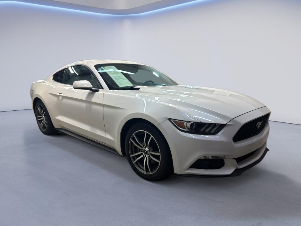 White Platinum Metallic Tri-Coat 2017 Ford Mustang Coupe Rear-Wheel Drive 6-Speed Automatic