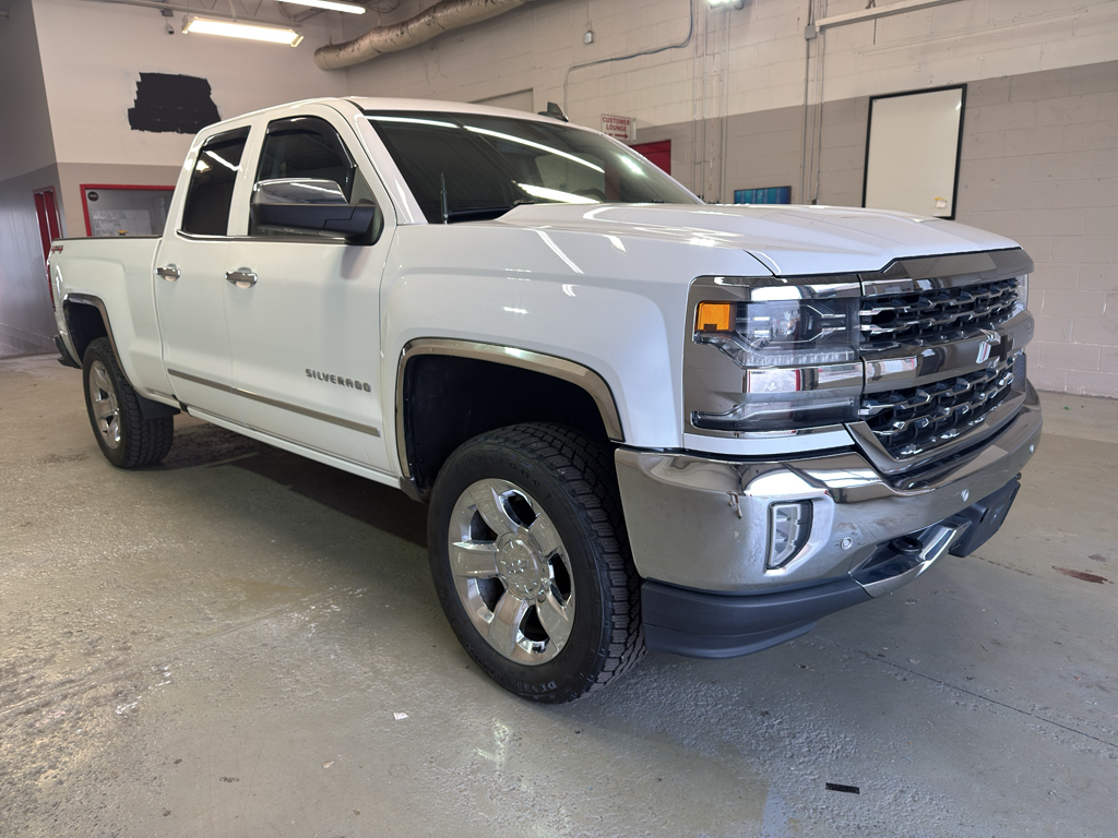 Summit White 2017 Chevrolet Silverado 1500 Pickup Truck Four-Wheel Drive 6-Speed Automatic