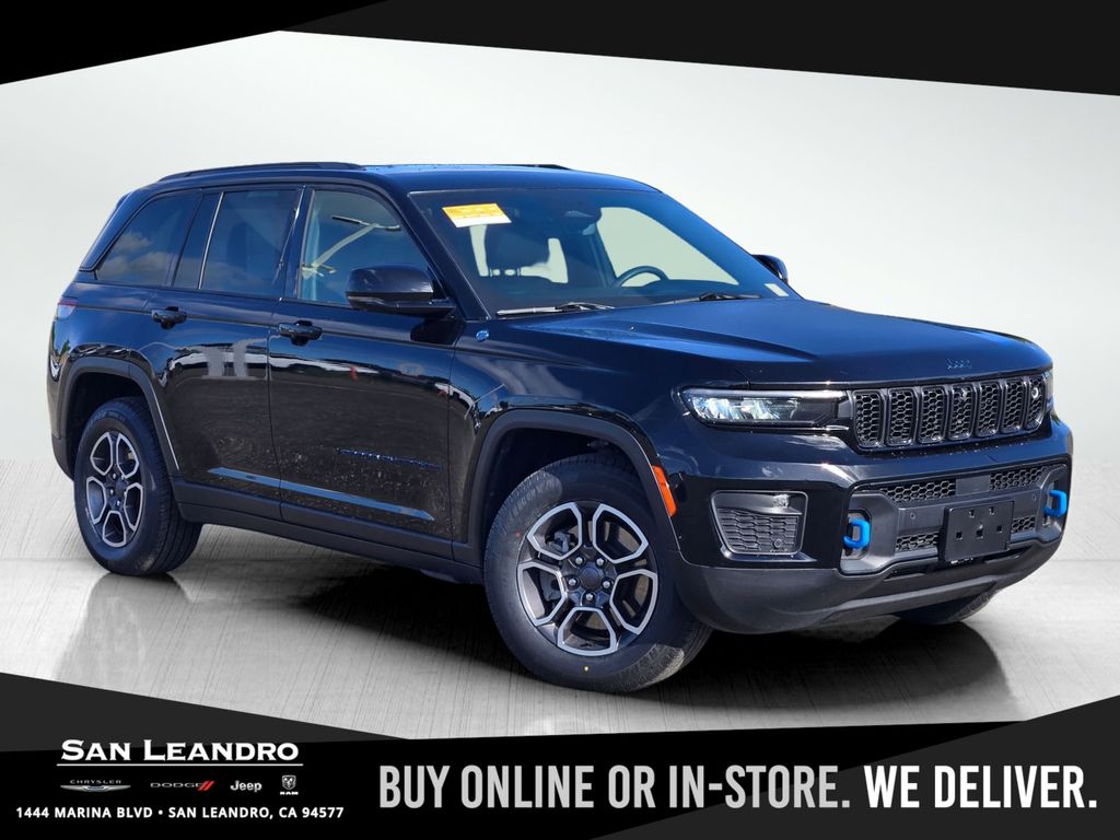Diamond Black Crystal Pearlcoat 2022 Jeep Grand Cherokee 4xe Trailhawk 4WD SUV / Crossover Four-Wheel Drive 8-Speed Automatic