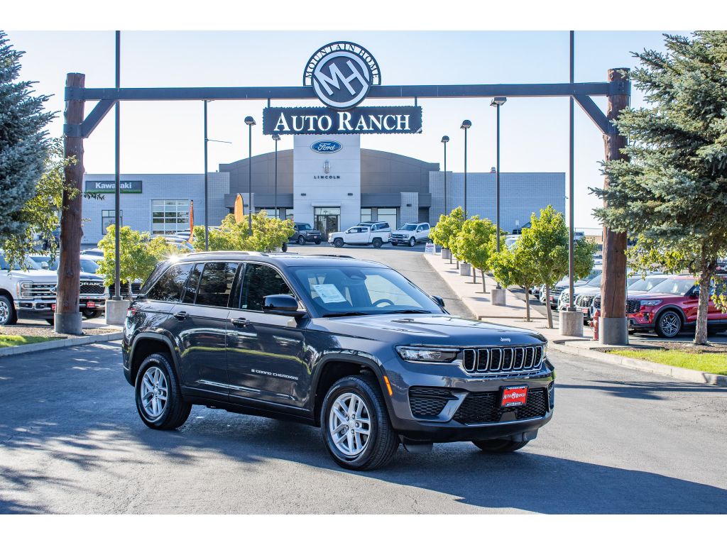 2024 Jeep Grand Cherokee Laredo X 4WD