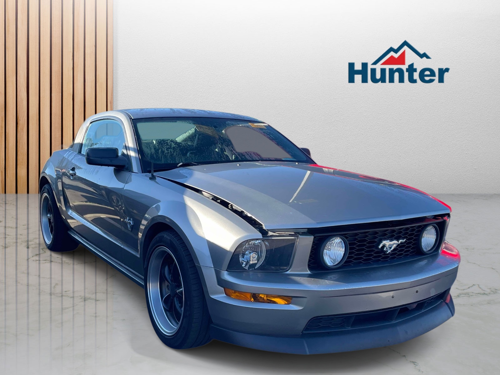 Brilliant Silver Clearcoat Metallic 2009 Ford Mustang Coupe Rear-Wheel Drive 5-Speed Manual