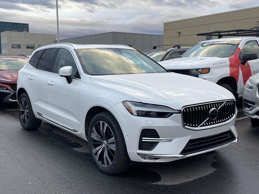 2023 Volvo XC60 B5 Plus Bright Theme AWD