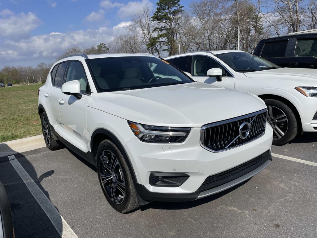 Crystal White Metallic 2020 Volvo XC40 T5 Inscription AWD SUV / Crossover All-Wheel Drive 8-Speed Automatic