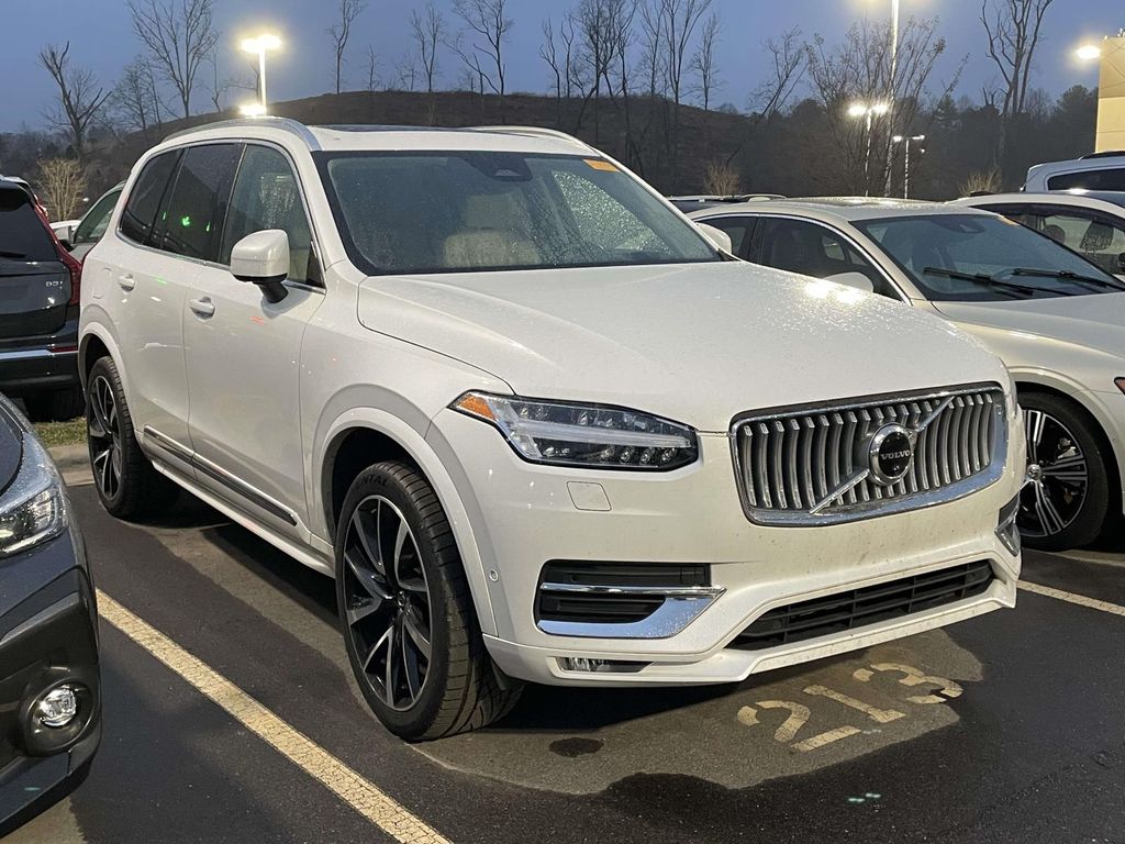 2023 Volvo XC90 B5 Plus Bright Theme AWD