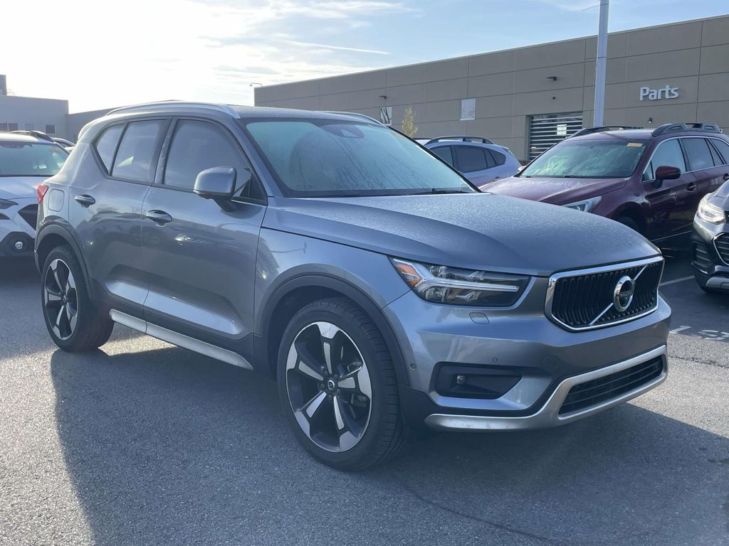 Gray (Osmium Grey Metallic) 2019 Volvo XC40 T5 Momentum AWD SUV / Crossover All-Wheel Drive 8-Speed Automatic