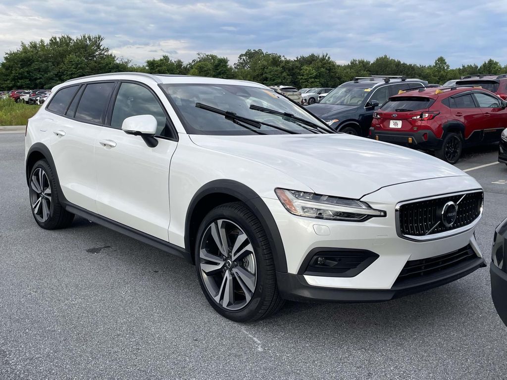 crystal white 2025 Volvo V60 Cross Country B5 Plus AWD Wagon All-Wheel Drive 8-Speed Automatic