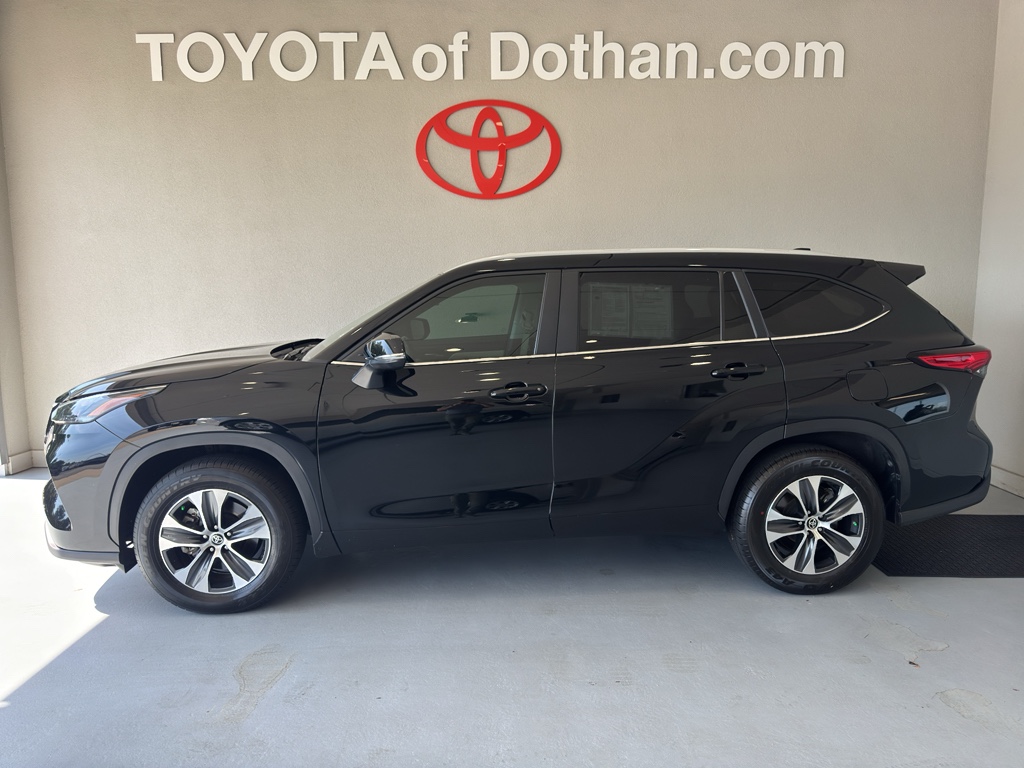Midnight Black Metallic 2023 Toyota Highlander SUV / Crossover Front-Wheel Drive 8-Speed Automatic