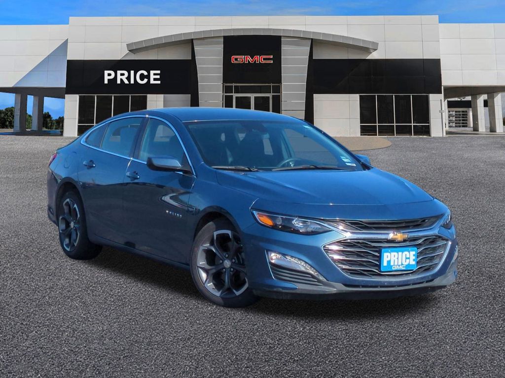 Blue 2024 Chevrolet Malibu Sedan Front-Wheel Drive Automatic