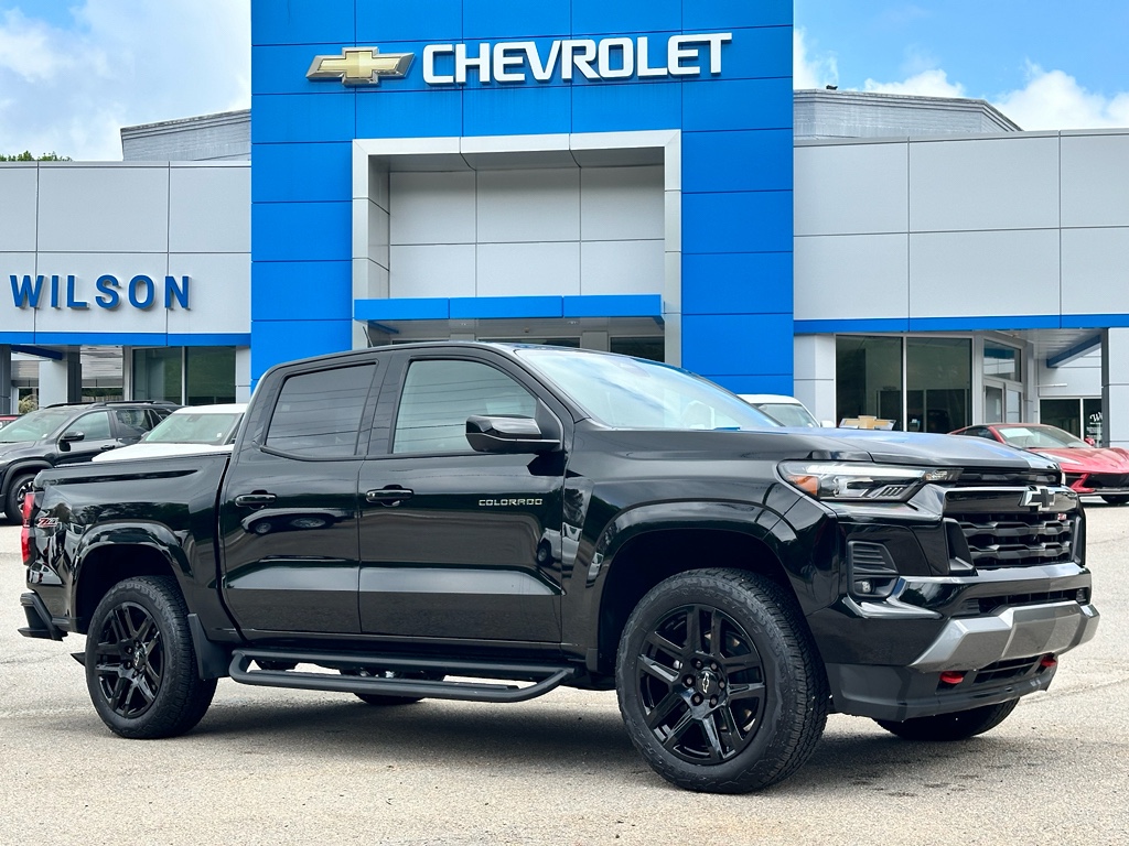 Black 2025 Chevrolet Colorado Z71 Crew Cab 4WD Pickup Truck Four-Wheel Drive 8-Speed Automatic