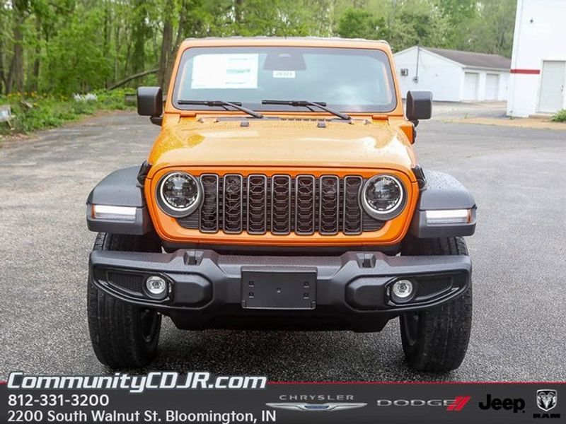 View vehicle photo 7