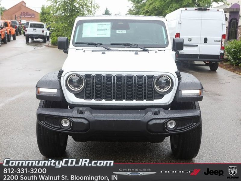 View vehicle photo 7