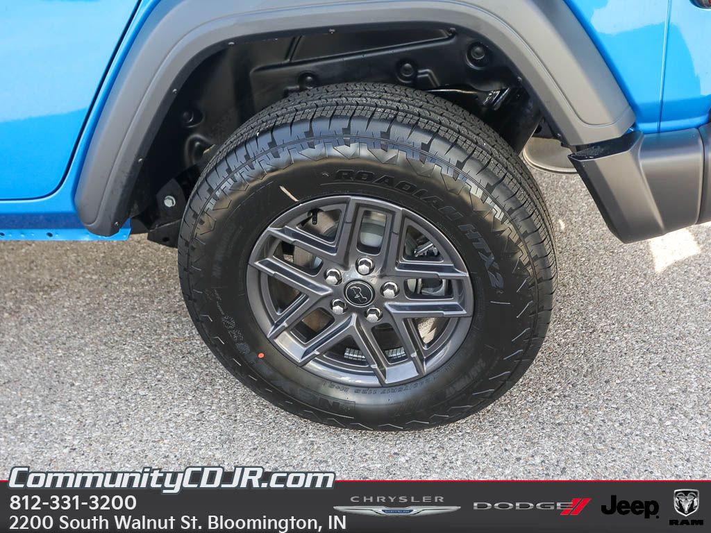 View vehicle photo 4