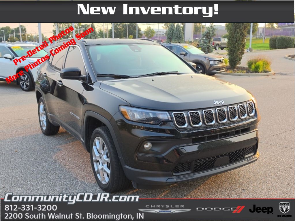 Diamond Black Crystal Pearlcoat 2023 Jeep Compass SUV / Crossover Four-Wheel Drive 8-Speed Automatic