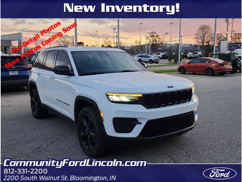 Bright White Clearcoat 2023 Jeep Grand Cherokee Altitude 4WD SUV / Crossover Four-Wheel Drive 8-Speed Automatic