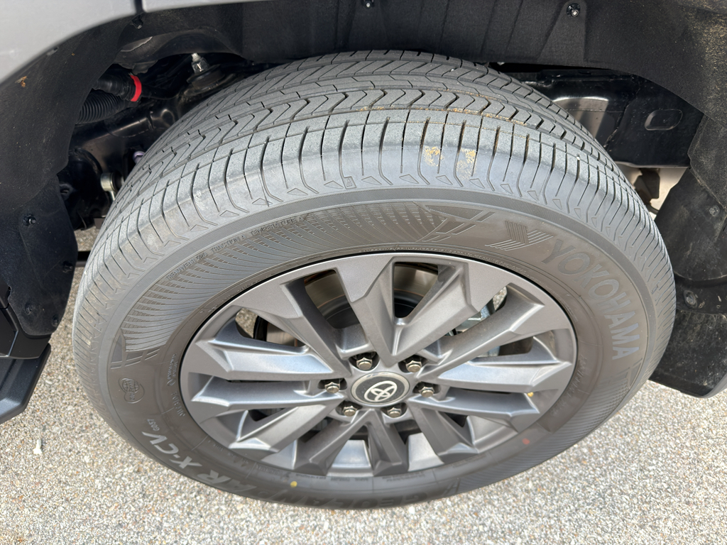 View vehicle photo 6