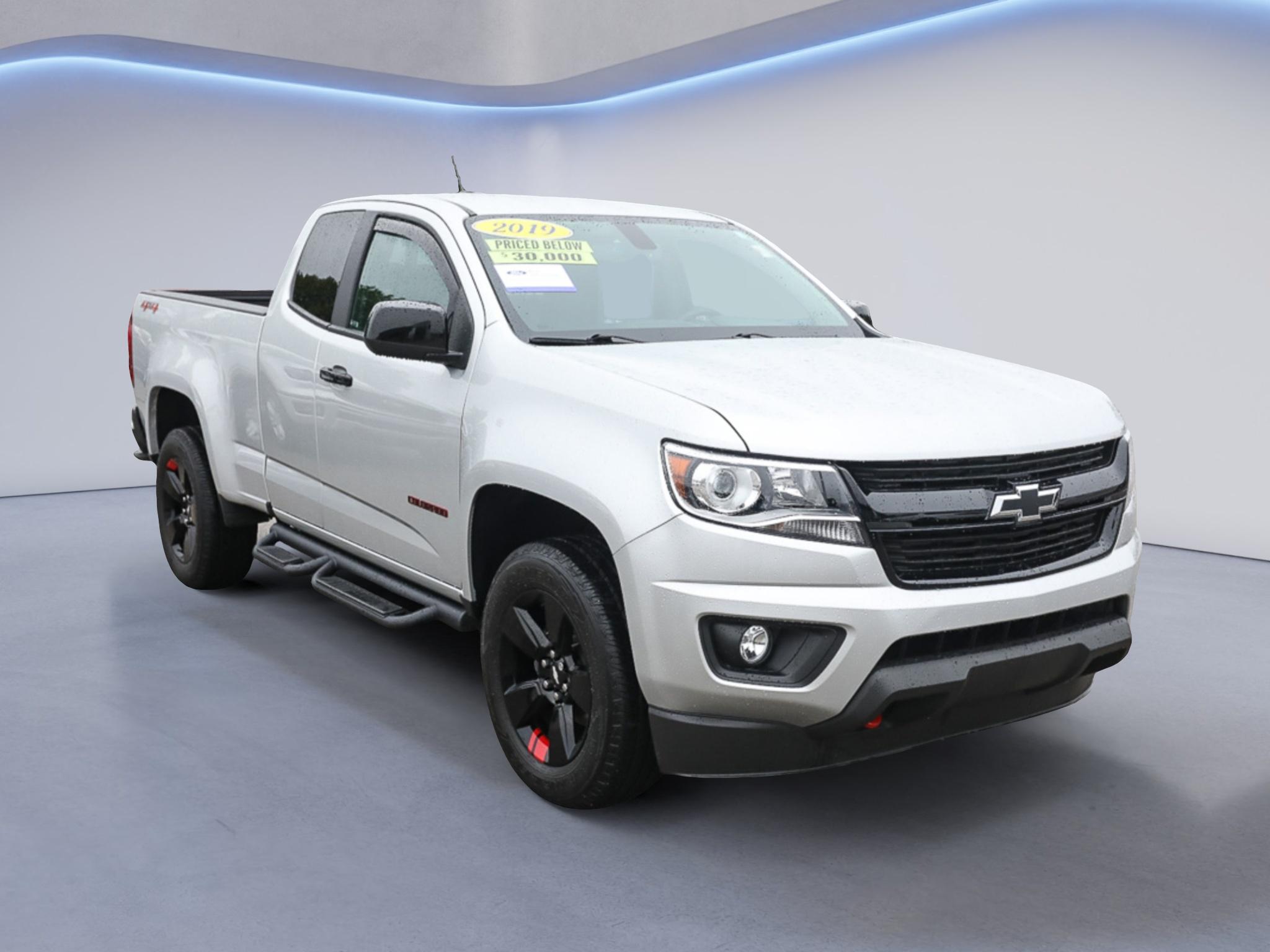 Silver Ice Metallic 2019 Chevrolet Colorado Pickup Truck Four-Wheel Drive 8-Speed Automatic