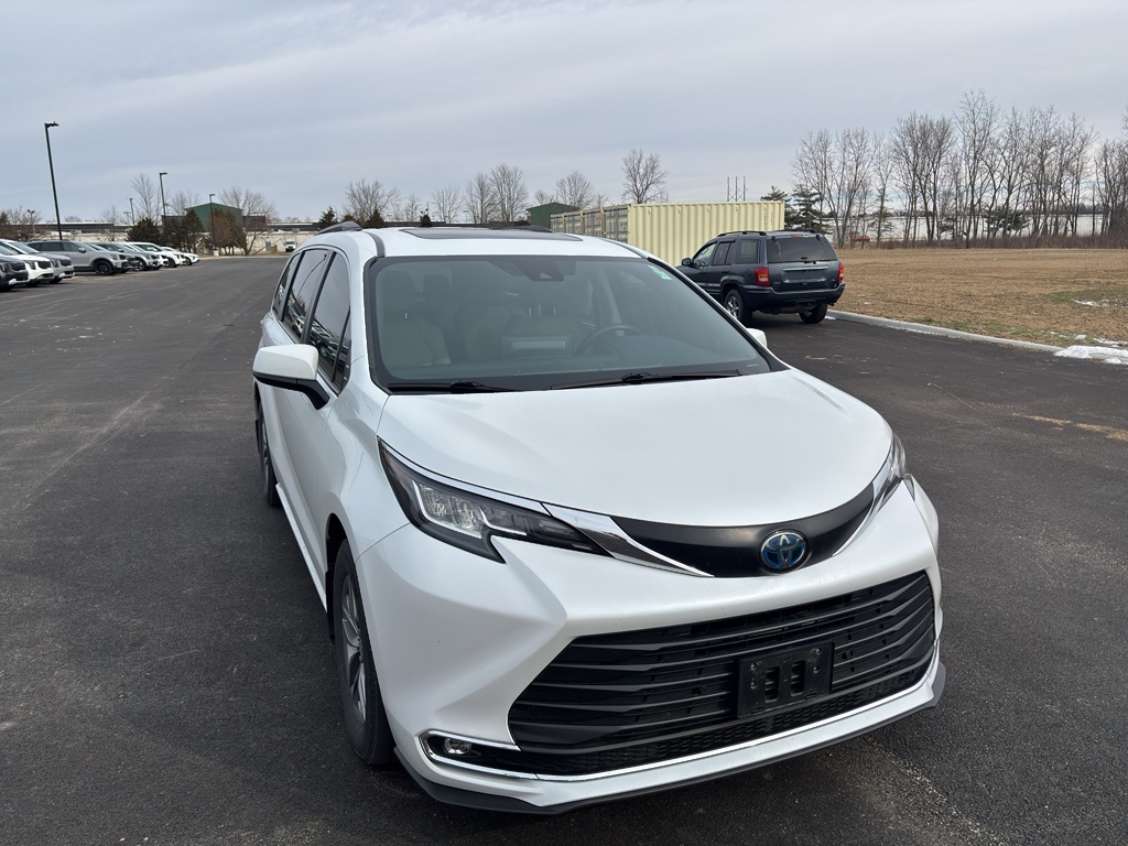 2022 Toyota Sienna XLE 7-Passenger FWD