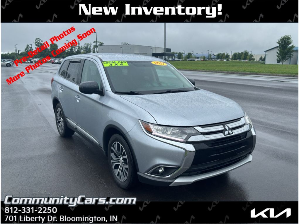 Cool Silver Metallic 2017 Mitsubishi Outlander SUV / Crossover All-Wheel Drive Continuously Variable Transmission