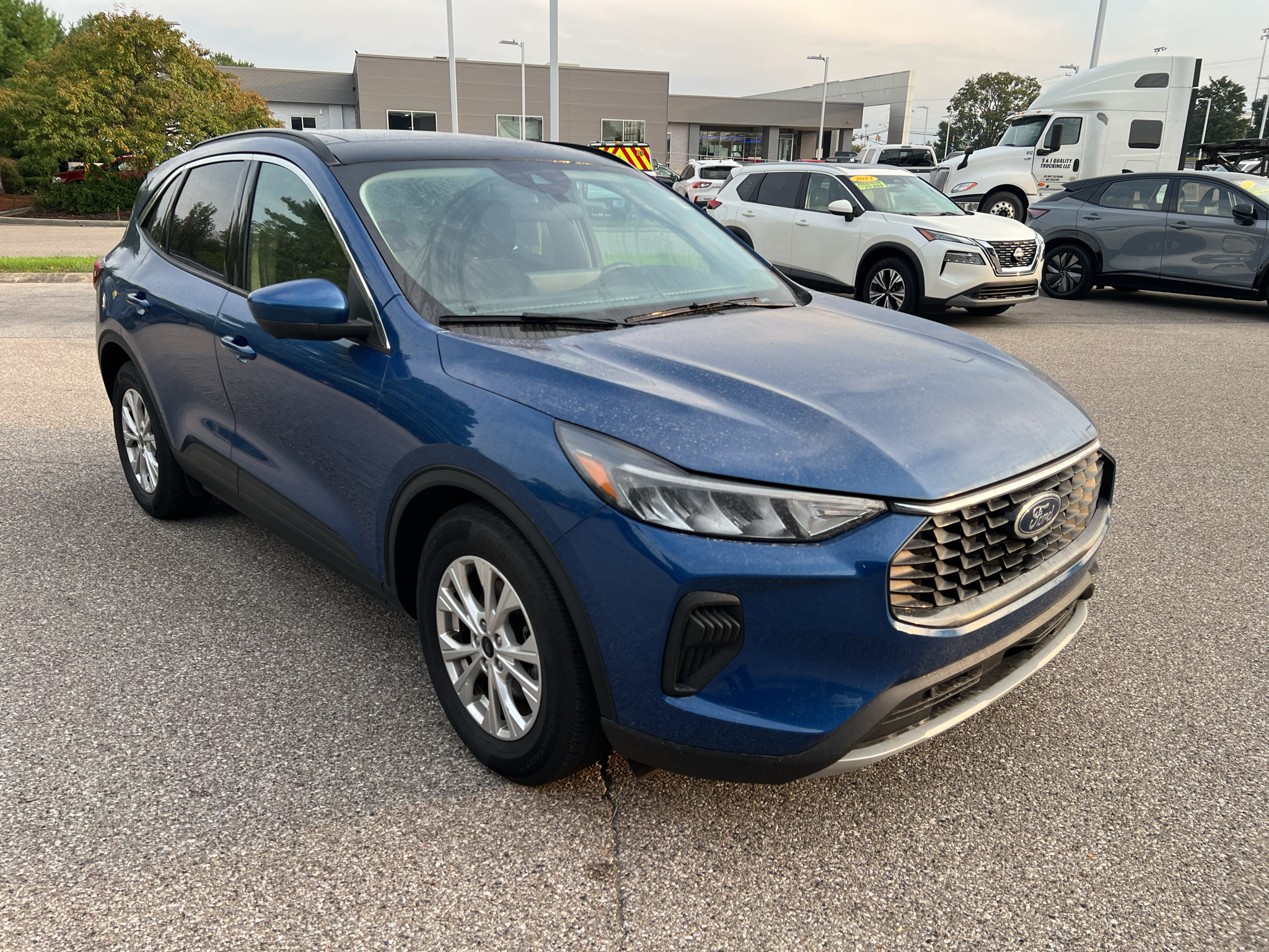 Atlas Blue Metallic 2023 Ford Escape SUV / Crossover Front-Wheel Drive 8-Speed Automatic