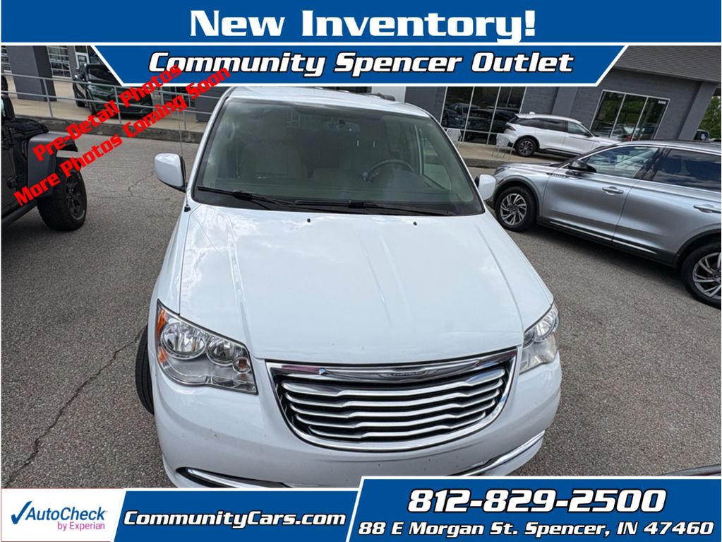 2016 Chrysler Town & Country Touring FWD