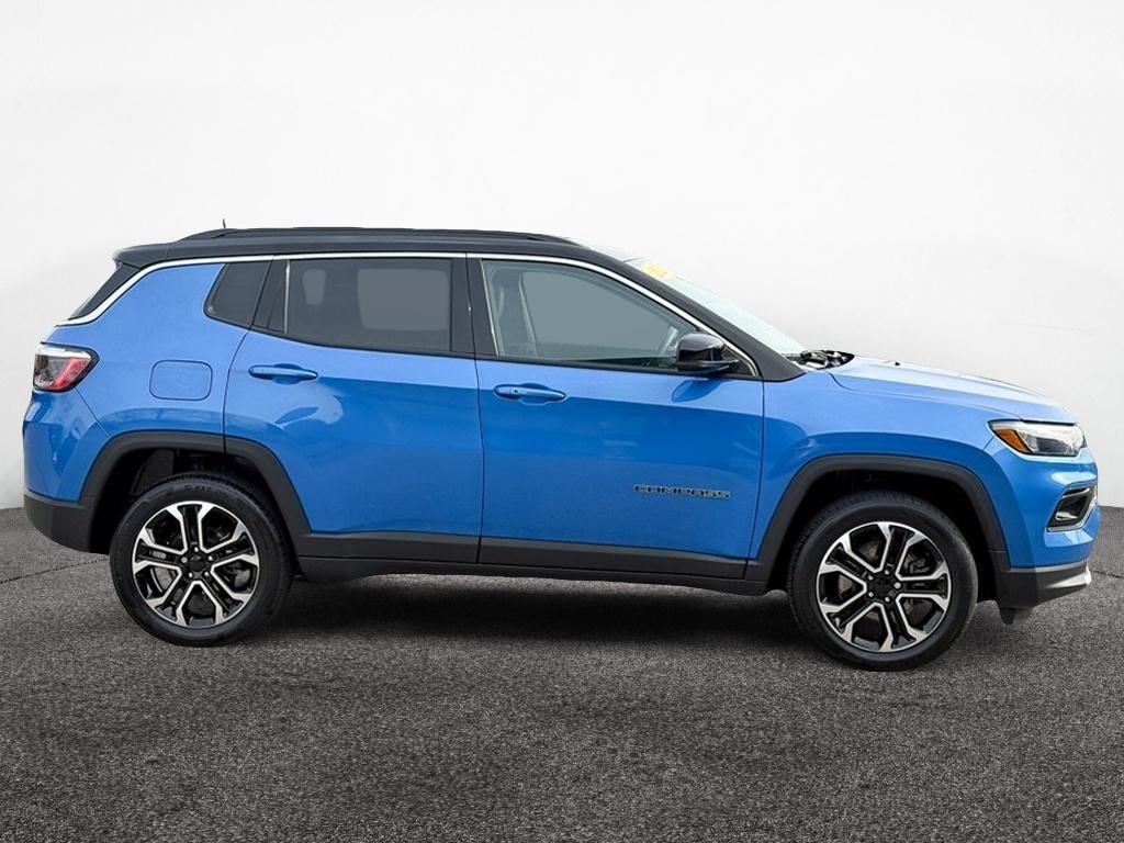 View vehicle photo 7