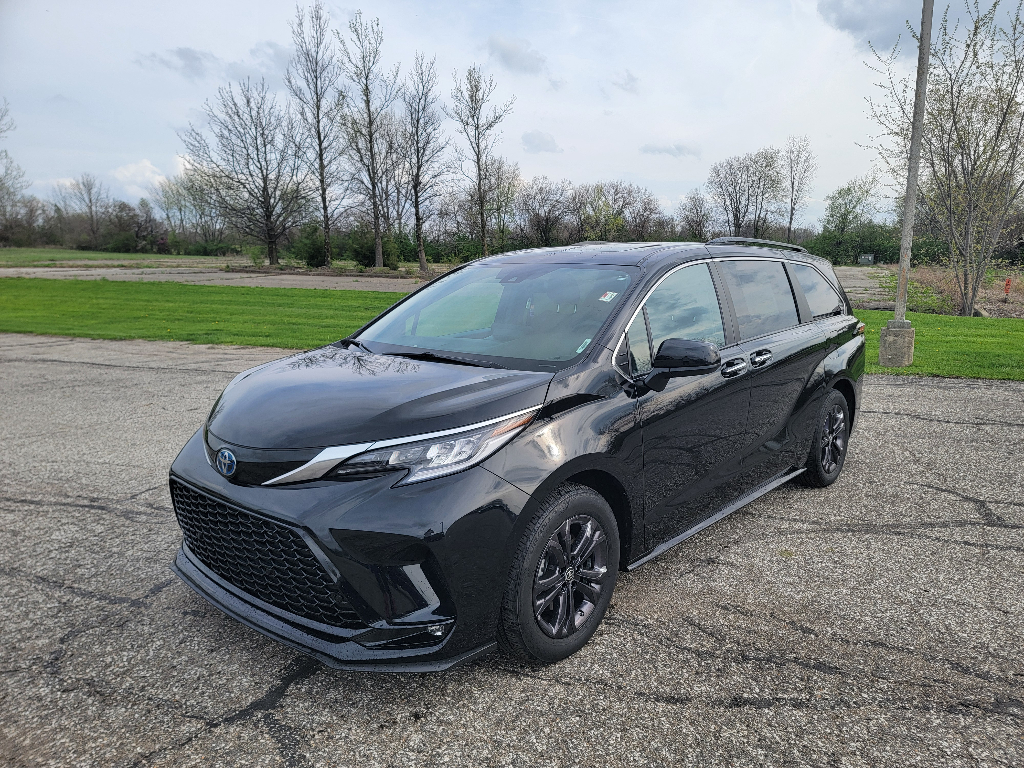 Midnight Black Metallic 2024 Toyota Sienna XSE 7-Passenger AWD Minivan All-Wheel Drive Continuously Variable Transmission
