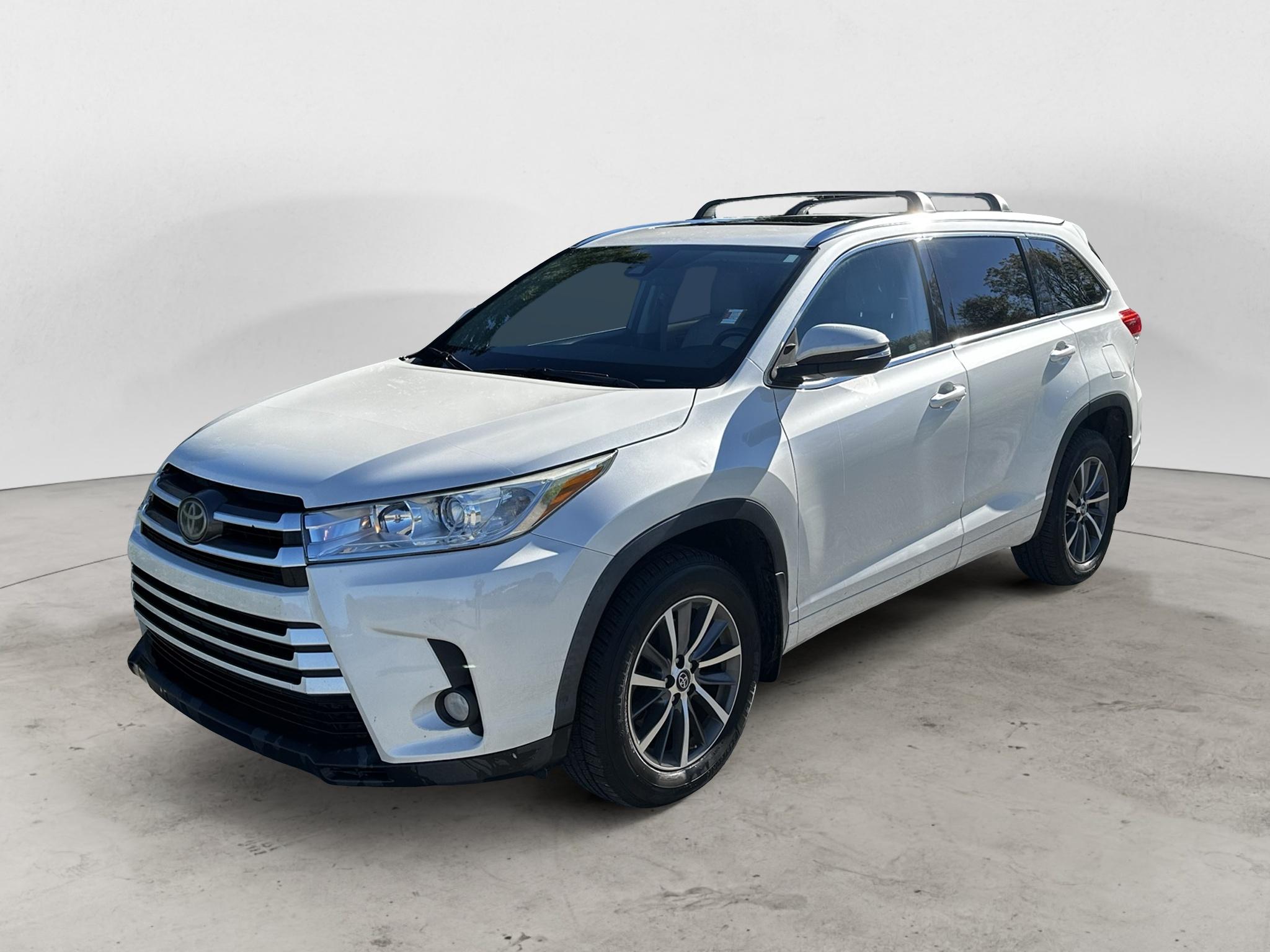 White (Blizzard Pearl) 2018 Toyota Highlander SUV / Crossover All-Wheel Drive 8-Speed Automatic