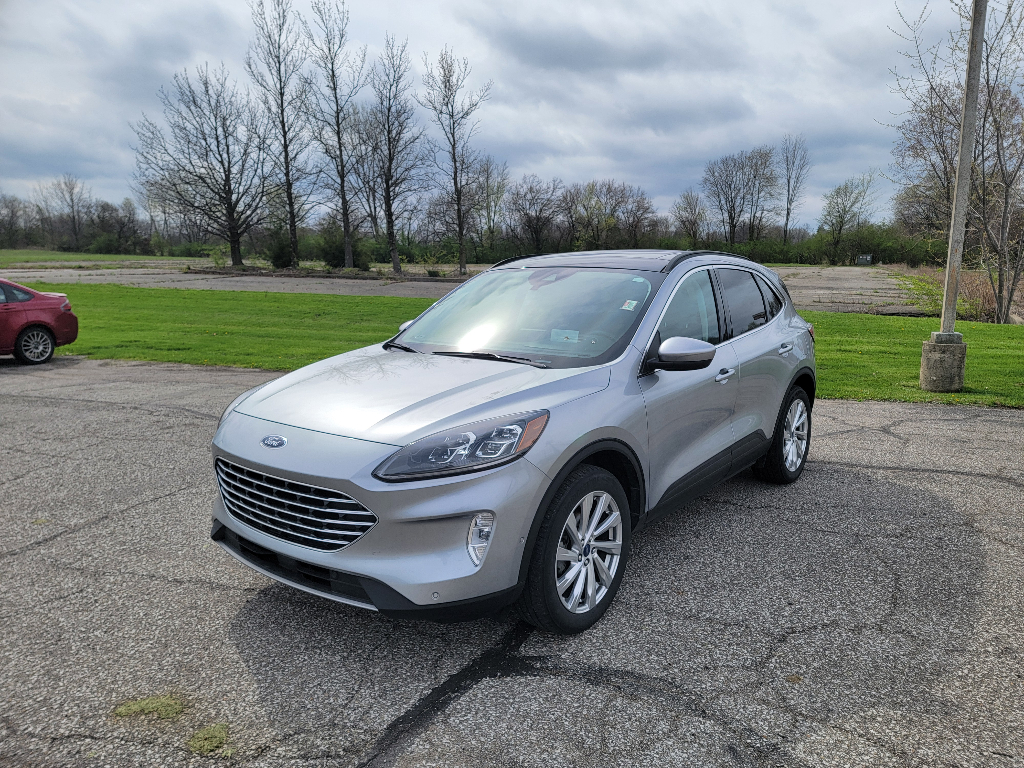Iconic Silver Metallic 2022 Ford Escape Titanium AWD SUV / Crossover All-Wheel Drive 8-Speed Automatic