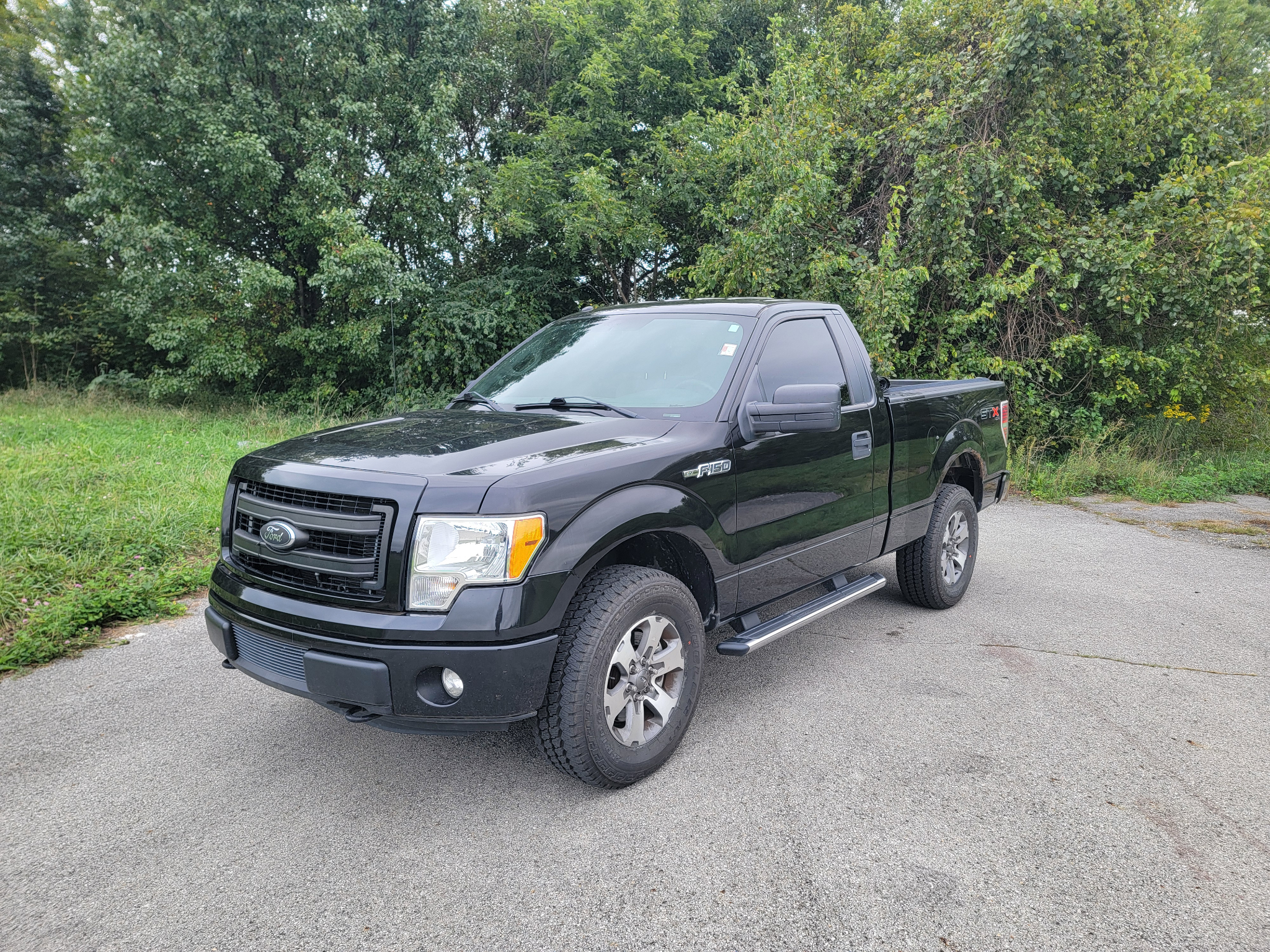 Tuxedo Black Metallic 2013 Ford F-150 Pickup Truck Four-Wheel Drive 6-Speed Automatic