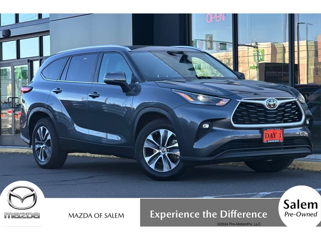 Magnetic Gray Metallic 2023 Toyota Highlander XLE FWD SUV / Crossover Front-Wheel Drive 8-Speed Automatic