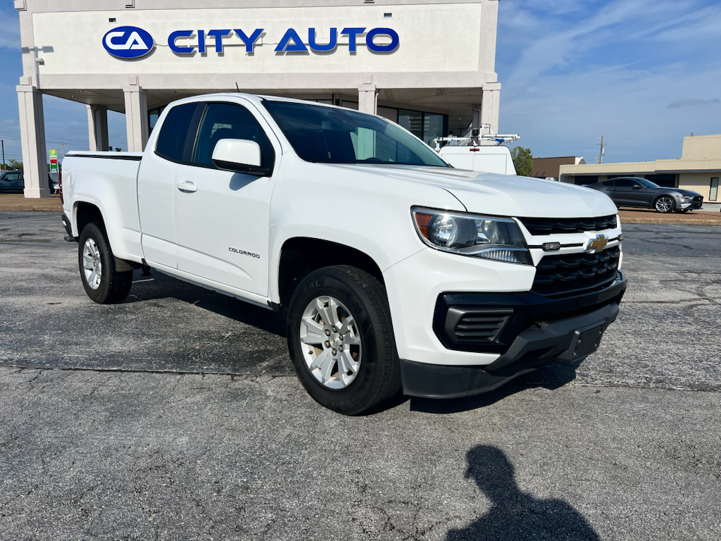 Summit White 2022 Chevrolet Colorado Pickup Truck 4X2 6-Speed Automatic