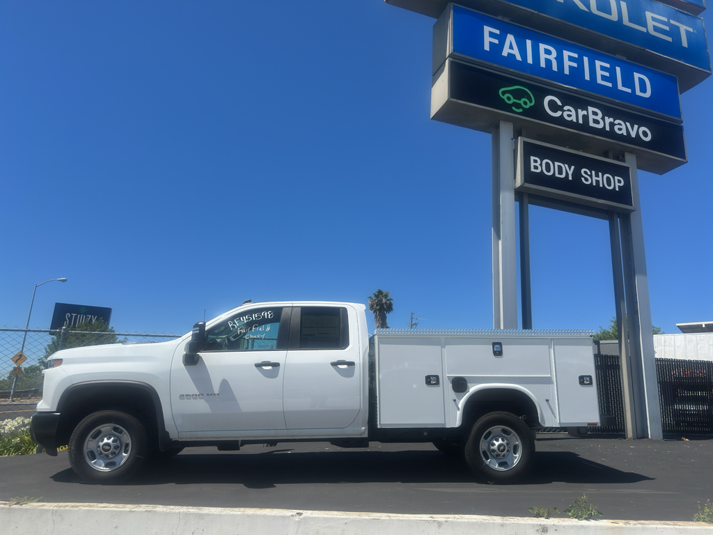 2024 Chevrolet Silverado photo 2
