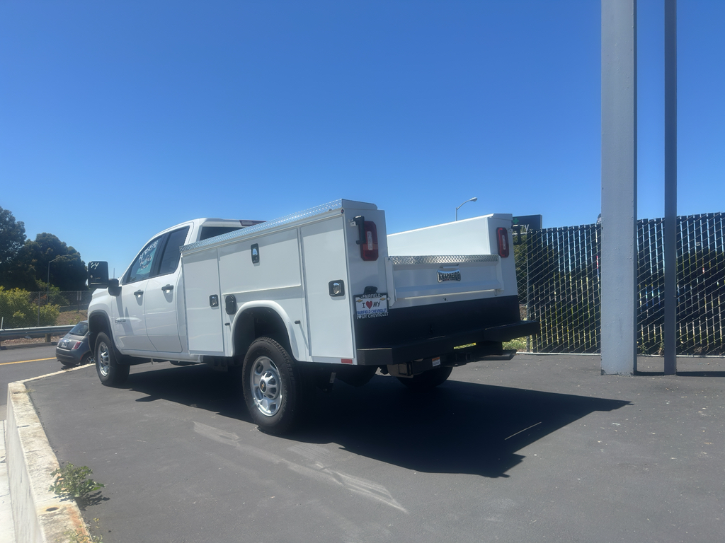 2024 Chevrolet Silverado photo 3