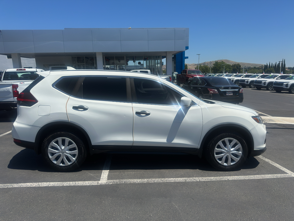 2018 Nissan Rogue photo 2
