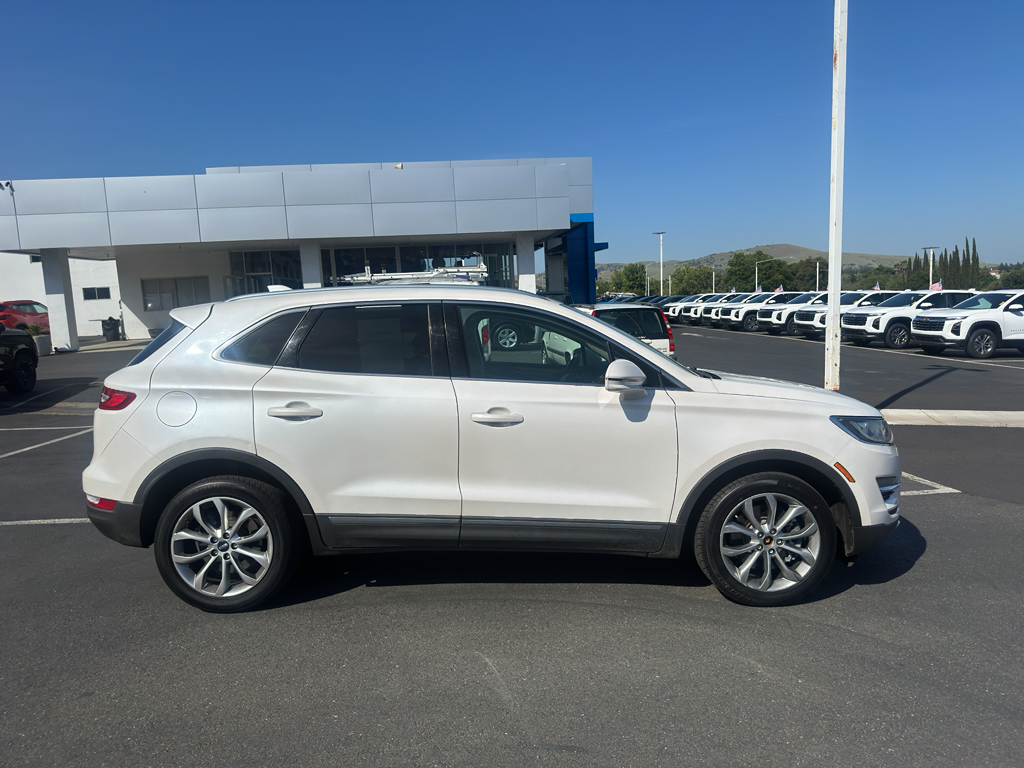 2016 Lincoln MKC photo 2