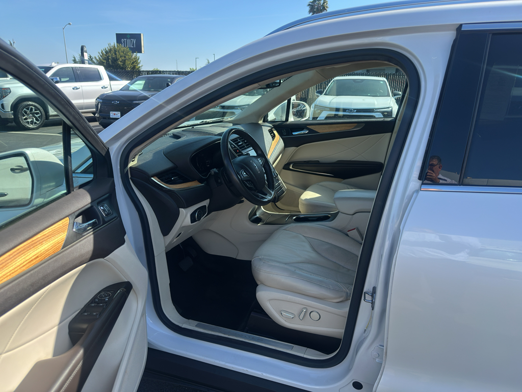 2016 Lincoln MKC photo 8