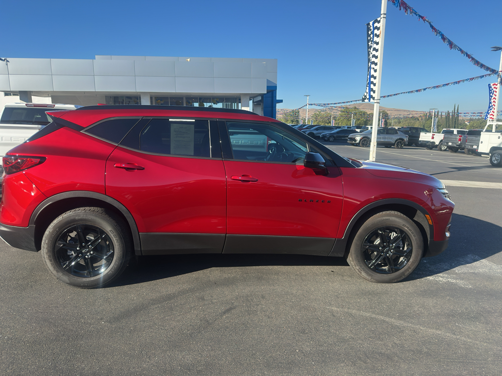 2025 Chevrolet Blazer photo 2