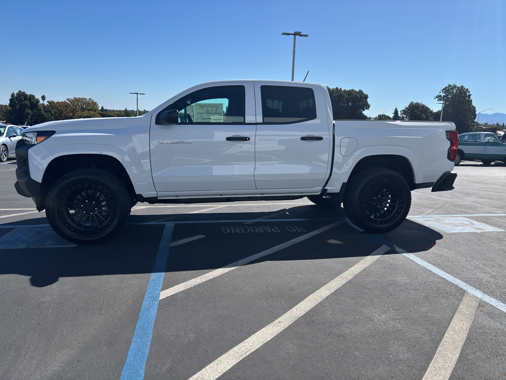2026 Chevrolet Colorado photo 2