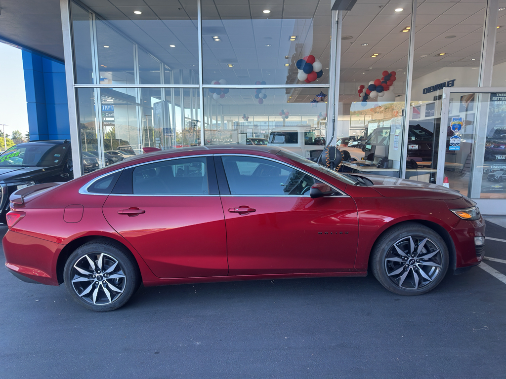 2024 Chevrolet Malibu photo 2