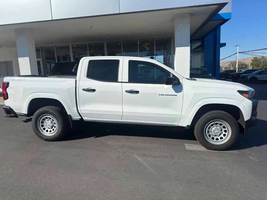 2026 Chevrolet Colorado photo 2