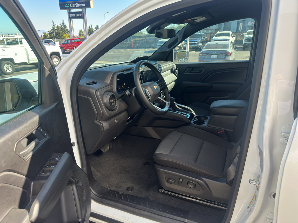 2026 Chevrolet Colorado photo 7