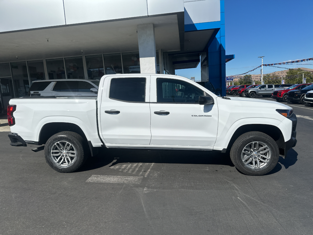 2026 Chevrolet Colorado photo 2