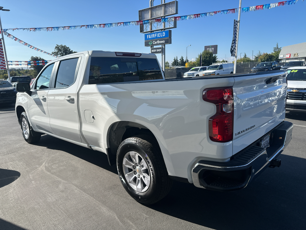 2026 Chevrolet Silverado photo 4